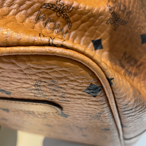 MCM Liz large reversible tote with clutch and extra strap. Great condition - Picture 8 of 15